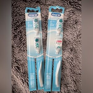 Oral-B Deep Clean Battery Powered Toothbrush Replacement Brush Heads.